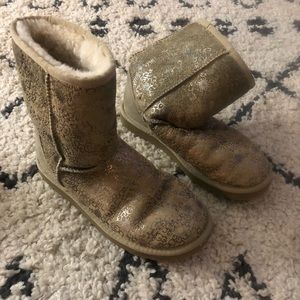 UGG LIMITED EDITION - Size 7 Gold
